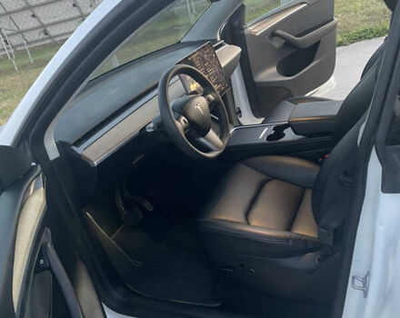 Белый Тесла Model Y, объемом двигателя 0 л и пробегом 68 тыс. км за 25900 $, фото 8 на Automoto.ua