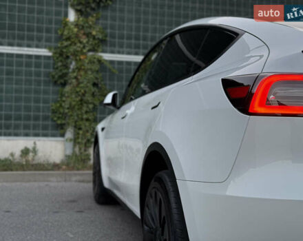 Белый Тесла Model Y, объемом двигателя 0 л и пробегом 18 тыс. км за 29600 $, фото 69 на Automoto.ua