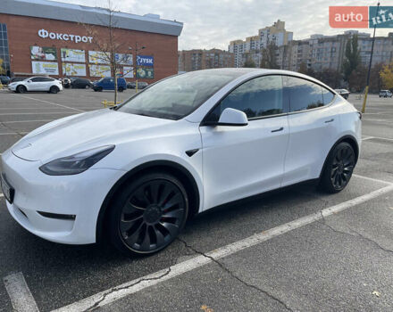 Белый Тесла Model Y, объемом двигателя 0 л и пробегом 43 тыс. км за 29500 $, фото 1 на Automoto.ua