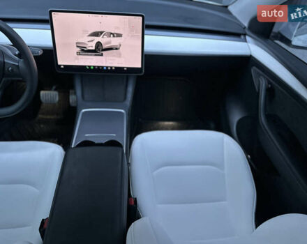 Белый Тесла Model Y, объемом двигателя 0 л и пробегом 25 тыс. км за 28900 $, фото 18 на Automoto.ua