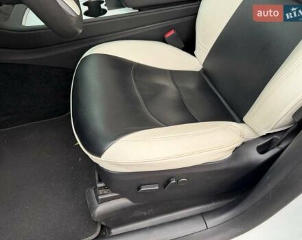 Белый Тесла Model Y, объемом двигателя 0 л и пробегом 53 тыс. км за 28800 $, фото 13 на Automoto.ua