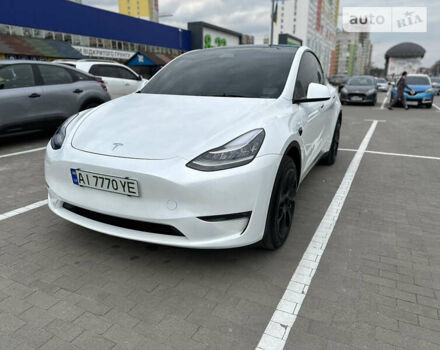 Белый Тесла Model Y, объемом двигателя 0 л и пробегом 13 тыс. км за 42777 $, фото 5 на Automoto.ua