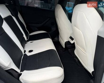 Белый Тесла Model Y, объемом двигателя 0 л и пробегом 53 тыс. км за 28800 $, фото 18 на Automoto.ua