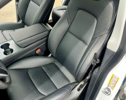 Белый Тесла Model Y, объемом двигателя 0 л и пробегом 40 тыс. км за 28499 $, фото 11 на Automoto.ua