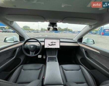 Белый Тесла Model Y, объемом двигателя 0 л и пробегом 42 тыс. км за 36500 $, фото 13 на Automoto.ua