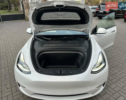 Белый Тесла Model Y, объемом двигателя 0 л и пробегом 35 тыс. км за 29500 $, фото 35 на Automoto.ua