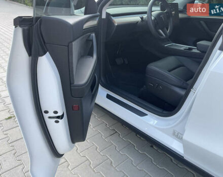 Белый Тесла Model Y, объемом двигателя 0 л и пробегом 10 тыс. км за 32000 $, фото 14 на Automoto.ua