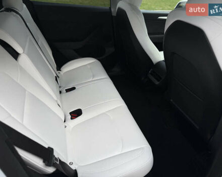 Белый Тесла Model Y, объемом двигателя 0 л и пробегом 17 тыс. км за 25999 $, фото 10 на Automoto.ua