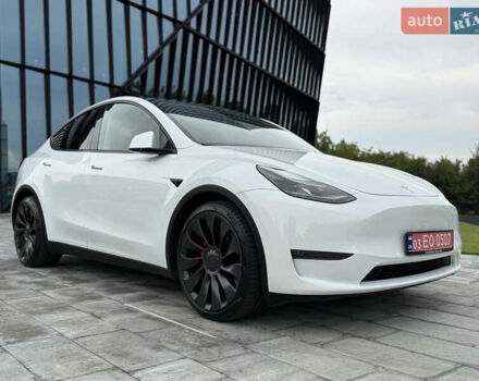 Белый Тесла Model Y, объемом двигателя 0 л и пробегом 45 тыс. км за 34500 $, фото 2 на Automoto.ua