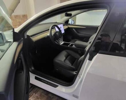 Белый Тесла Model Y, объемом двигателя 0 л и пробегом 56 тыс. км за 26500 $, фото 17 на Automoto.ua