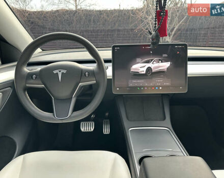 Белый Тесла Model Y, объемом двигателя 0 л и пробегом 12 тыс. км за 32000 $, фото 29 на Automoto.ua
