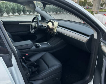 Білий Тесла Model Y, об'ємом двигуна 0 л та пробігом 42 тис. км за 29500 $, фото 8 на Automoto.ua