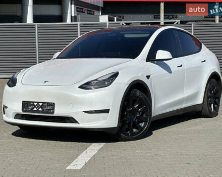 Белый Тесла Model Y, объемом двигателя 0 л и пробегом 52 тыс. км за 25900 $, фото 1 на Automoto.ua