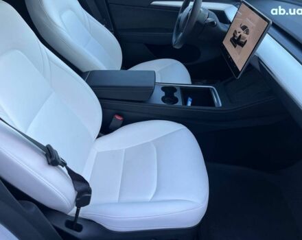 Белый Тесла Model Y, объемом двигателя 0 л и пробегом 13 тыс. км за 33190 $, фото 33 на Automoto.ua