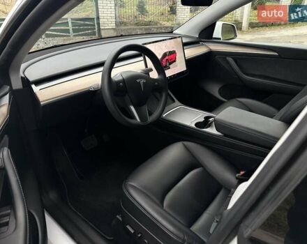 Белый Тесла Model Y, объемом двигателя 0 л и пробегом 42 тыс. км за 26999 $, фото 18 на Automoto.ua