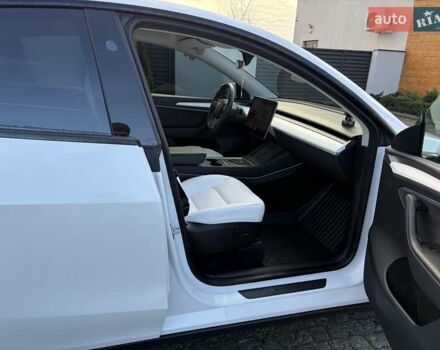 Белый Тесла Model Y, объемом двигателя 0 л и пробегом 47 тыс. км за 32500 $, фото 20 на Automoto.ua
