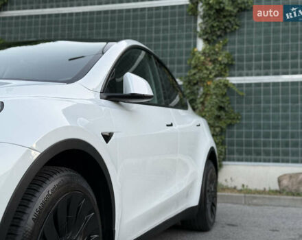 Белый Тесла Model Y, объемом двигателя 0 л и пробегом 18 тыс. км за 29600 $, фото 25 на Automoto.ua
