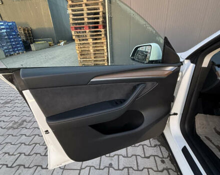 Белый Тесла Model Y, объемом двигателя 0 л и пробегом 45 тыс. км за 26999 $, фото 9 на Automoto.ua