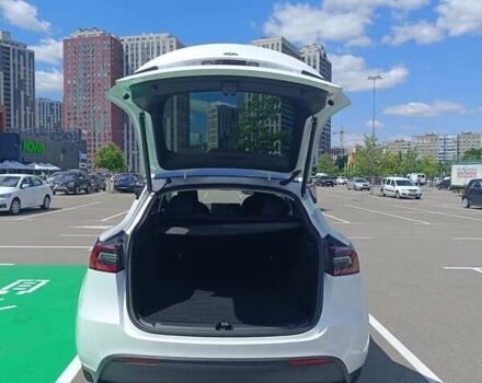Белый Тесла Model Y, объемом двигателя 0 л и пробегом 42 тыс. км за 25990 $, фото 5 на Automoto.ua
