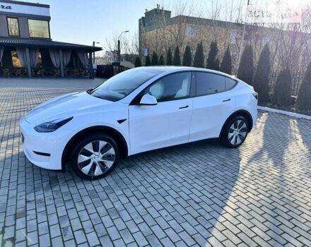 Белый Тесла Model Y, объемом двигателя 0 л и пробегом 4 тыс. км за 39500 $, фото 1 на Automoto.ua