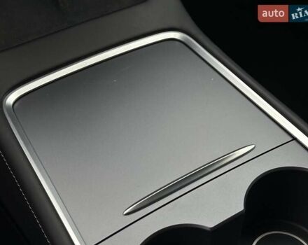 Белый Тесла Model Y, объемом двигателя 0 л и пробегом 42 тыс. км за 26999 $, фото 31 на Automoto.ua