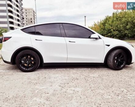 Белый Тесла Model Y, объемом двигателя 0 л и пробегом 28 тыс. км за 26999 $, фото 5 на Automoto.ua