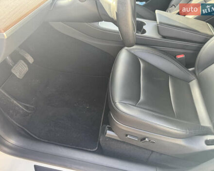 Белый Тесла Model Y, объемом двигателя 0 л и пробегом 76 тыс. км за 33000 $, фото 15 на Automoto.ua