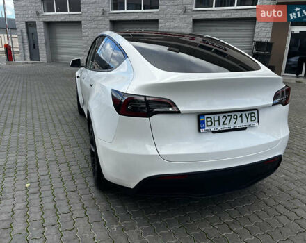 Белый Тесла Model Y, объемом двигателя 0 л и пробегом 98 тыс. км за 28000 $, фото 6 на Automoto.ua