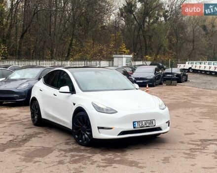 Белый Тесла Model Y, объемом двигателя 0 л и пробегом 49 тыс. км за 34999 $, фото 1 на Automoto.ua