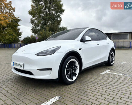 Білий Тесла Model Y, об'ємом двигуна 0 л та пробігом 45 тис. км за 27500 $, фото 1 на Automoto.ua