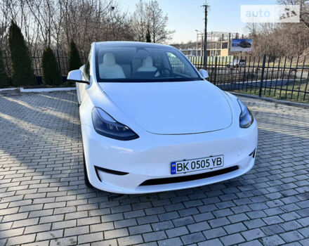 Белый Тесла Model Y, объемом двигателя 0 л и пробегом 4 тыс. км за 39500 $, фото 2 на Automoto.ua