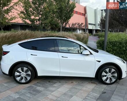 Белый Тесла Model Y, объемом двигателя 0 л и пробегом 35 тыс. км за 34500 $, фото 12 на Automoto.ua