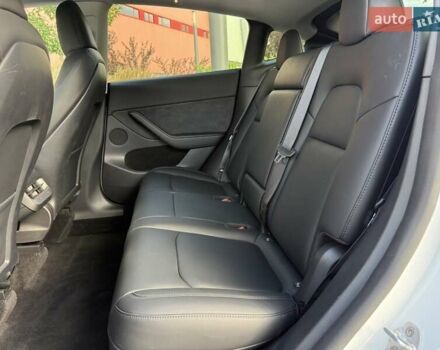 Белый Тесла Model Y, объемом двигателя 0 л и пробегом 35 тыс. км за 34500 $, фото 34 на Automoto.ua