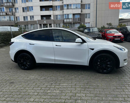 Белый Тесла Model Y, объемом двигателя 0 л и пробегом 98 тыс. км за 28000 $, фото 10 на Automoto.ua