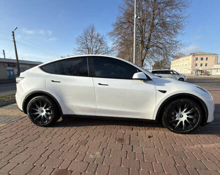 Белый Тесла Model Y, объемом двигателя 0 л и пробегом 29 тыс. км за 29500 $, фото 2 на Automoto.ua