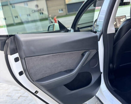 Белый Тесла Model Y, объемом двигателя 0 л и пробегом 40 тыс. км за 28000 $, фото 37 на Automoto.ua