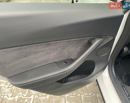 Белый Тесла Model Y, объемом двигателя 0 л и пробегом 108 тыс. км за 25500 $, фото 22 на Automoto.ua