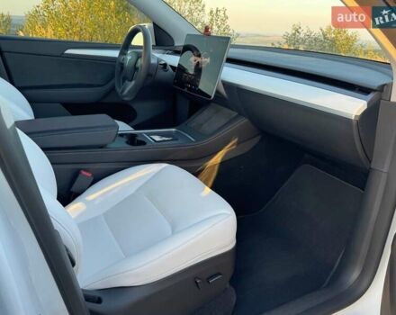 Белый Тесла Model Y, объемом двигателя 0 л и пробегом 41 тыс. км за 28300 $, фото 25 на Automoto.ua