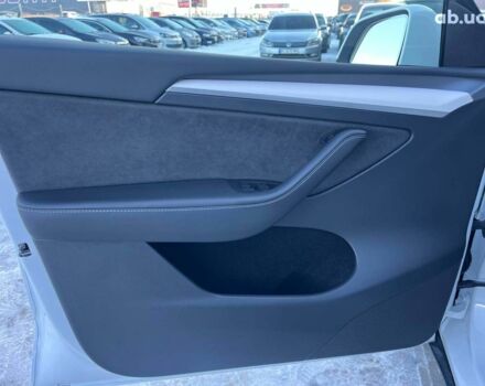 Белый Тесла Model Y, объемом двигателя 0 л и пробегом 13 тыс. км за 33190 $, фото 22 на Automoto.ua