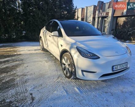 Белый Тесла Model Y, объемом двигателя 0 л и пробегом 22 тыс. км за 30000 $, фото 2 на Automoto.ua