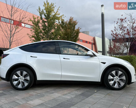 Белый Тесла Model Y, объемом двигателя 0 л и пробегом 25 тыс. км за 32500 $, фото 13 на Automoto.ua