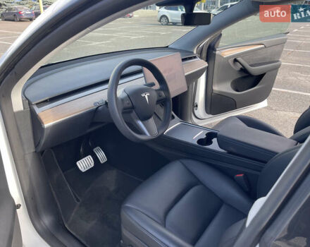 Белый Тесла Model Y, объемом двигателя 0 л и пробегом 43 тыс. км за 29500 $, фото 15 на Automoto.ua
