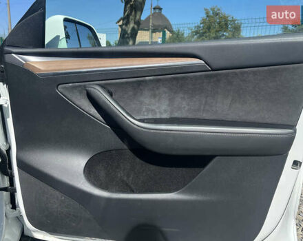 Білий Тесла Model Y, об'ємом двигуна 0 л та пробігом 34 тис. км за 36000 $, фото 22 на Automoto.ua