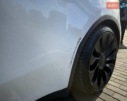 Белый Тесла Model Y, объемом двигателя 0 л и пробегом 32 тыс. км за 28500 $, фото 45 на Automoto.ua