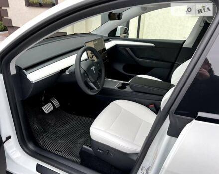 Белый Тесла Model Y, объемом двигателя 0 л и пробегом 25 тыс. км за 42500 $, фото 16 на Automoto.ua