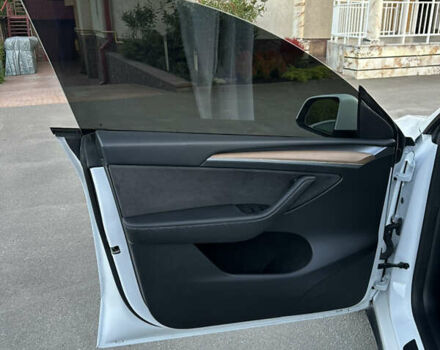 Білий Тесла Model Y, об'ємом двигуна 0 л та пробігом 45 тис. км за 27500 $, фото 28 на Automoto.ua