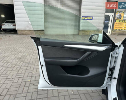 Белый Тесла Model Y, объемом двигателя 0 л и пробегом 35 тыс. км за 29500 $, фото 12 на Automoto.ua