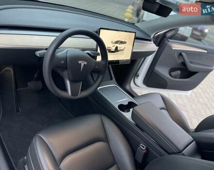 Білий Тесла Model Y, об'ємом двигуна 0 л та пробігом 27 тис. км за 28500 $, фото 12 на Automoto.ua