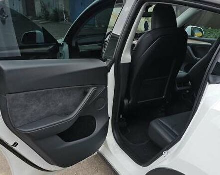 Белый Тесла Model Y, объемом двигателя 0 л и пробегом 9 тыс. км за 28400 $, фото 14 на Automoto.ua