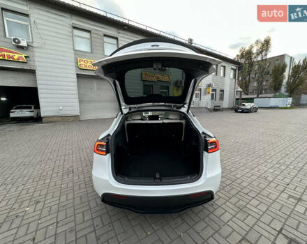 Белый Тесла Model Y, объемом двигателя 0 л и пробегом 35 тыс. км за 29500 $, фото 32 на Automoto.ua